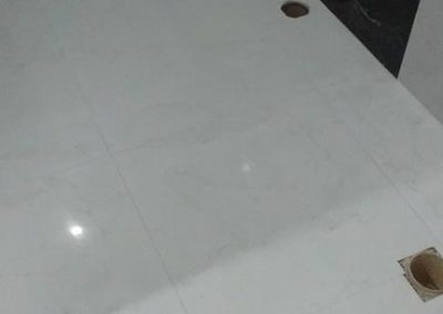 colocaçao- de- porcelanato- chao -banheiro-vml-construcoes